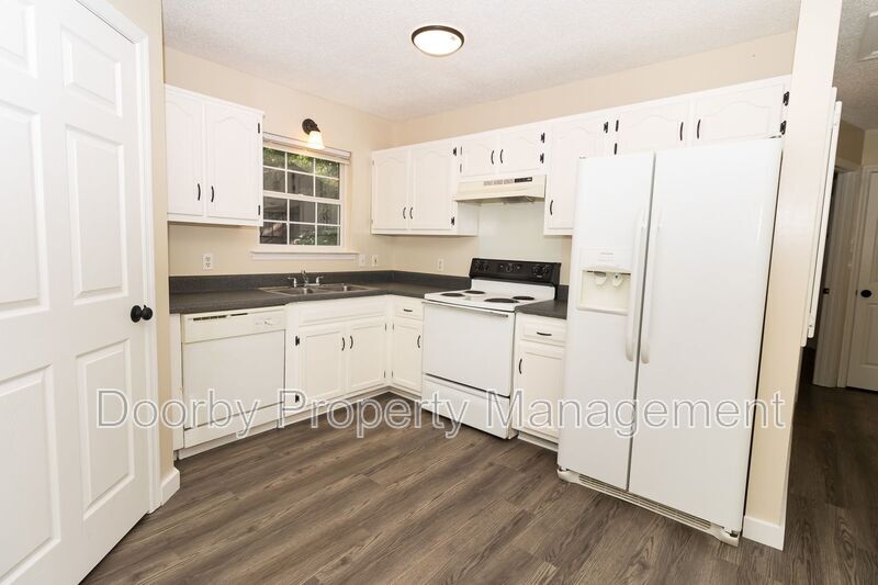 Building Photo - 2425 Ashmore Ave