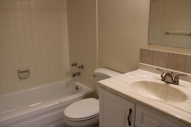 Building Photo - Lovely Three Bedroom Home Near Troutman Park