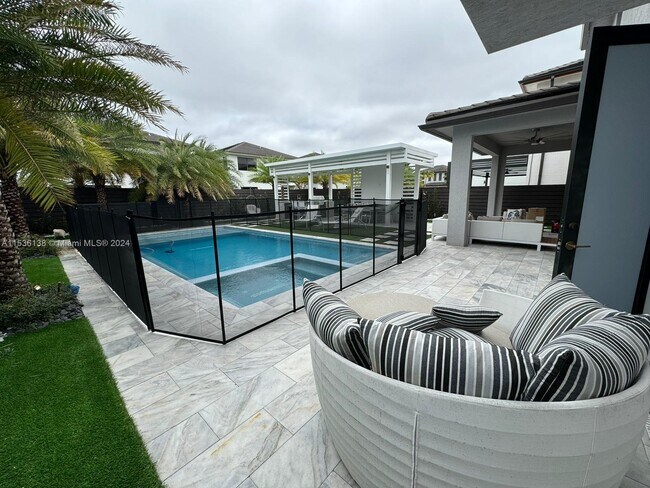 Building Photo - 8865 NW 160th Ter