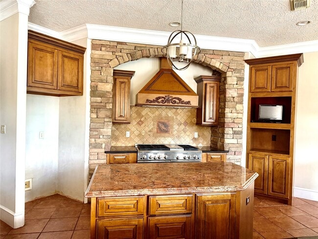 Building Photo - 1631 S Persimmon St