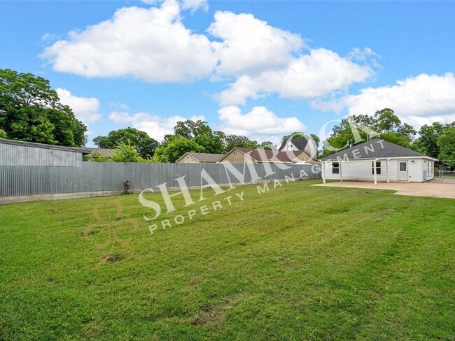 Building Photo - 1107 Primrose Dr