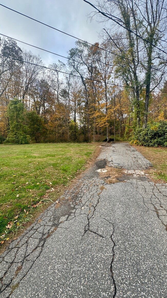 Building Photo - 45 Hoppen Rd