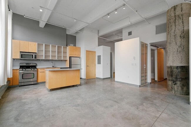Building Photo - 700 N Washington Ave