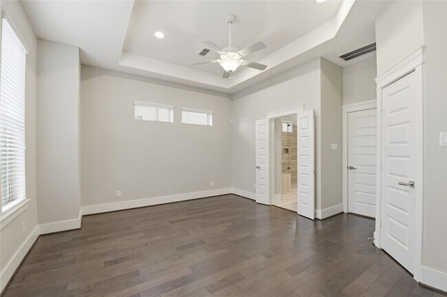 Building Photo - 819 Algona Ave