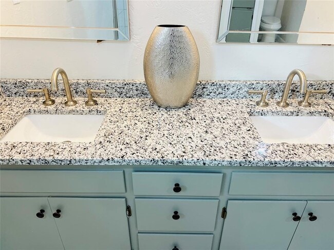 Building Photo - 1847 N Allen Ln