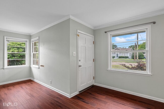 Building Photo - Check Out this 3 bed 2 bath
