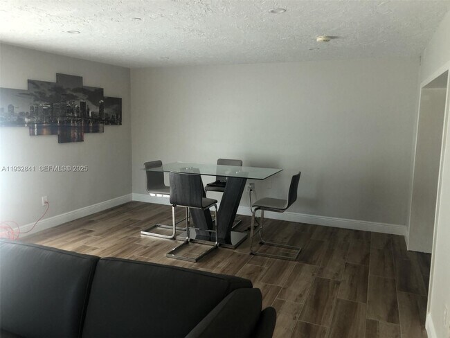 Building Photo - 15660 SW 100th Ave