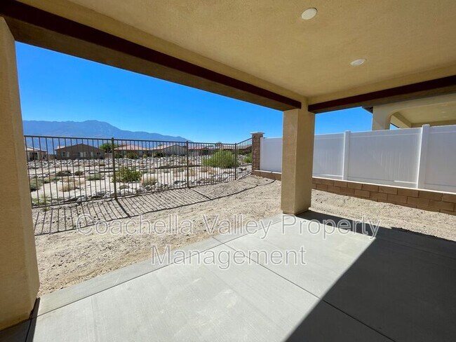 Building Photo - 11611 S Crescent St