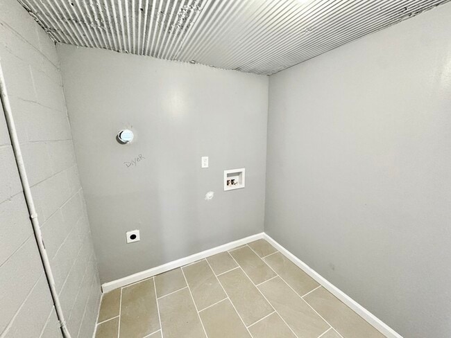 Building Photo - 2876 Cela Rd