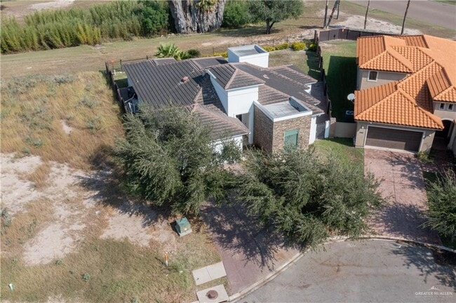 Building Photo - 26 El Jardin St