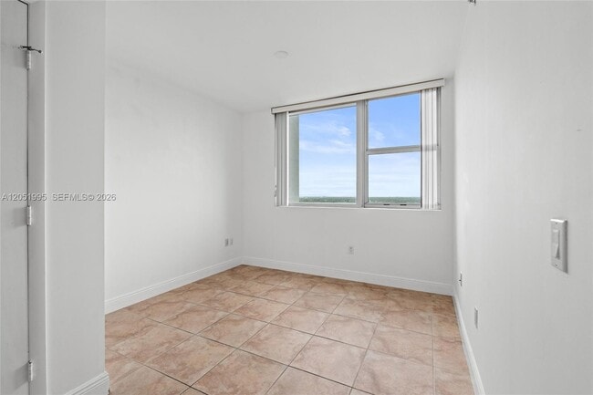 Building Photo - 2681 N Flamingo Rd