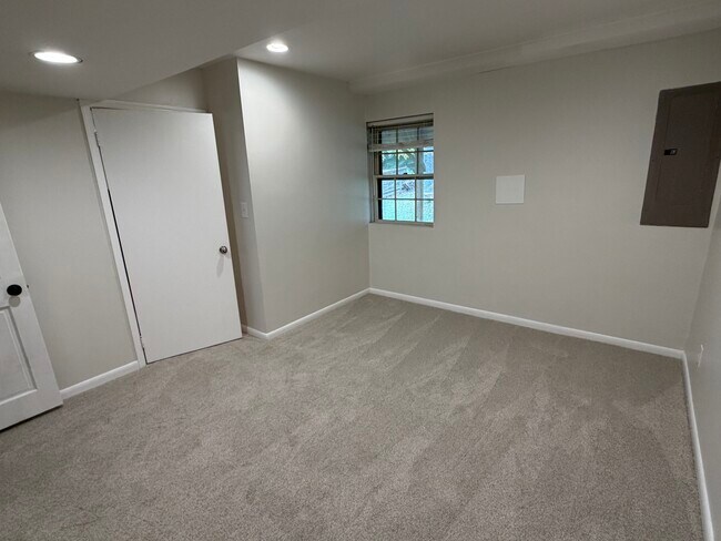 Building Photo - 4904 POWELL RD