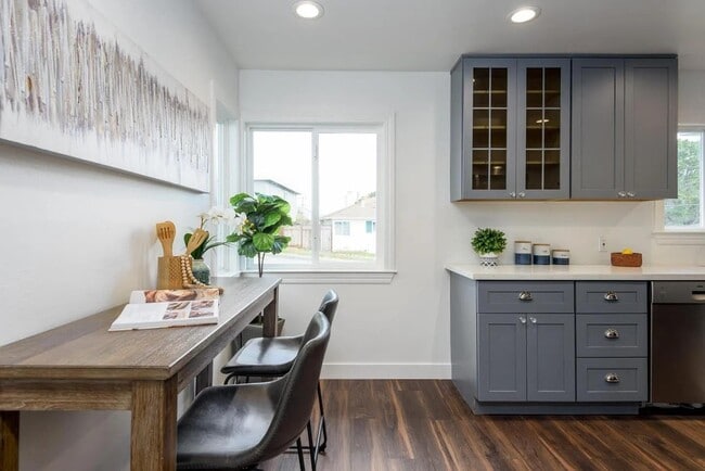 Building Photo - 2209 Hamilton Ave