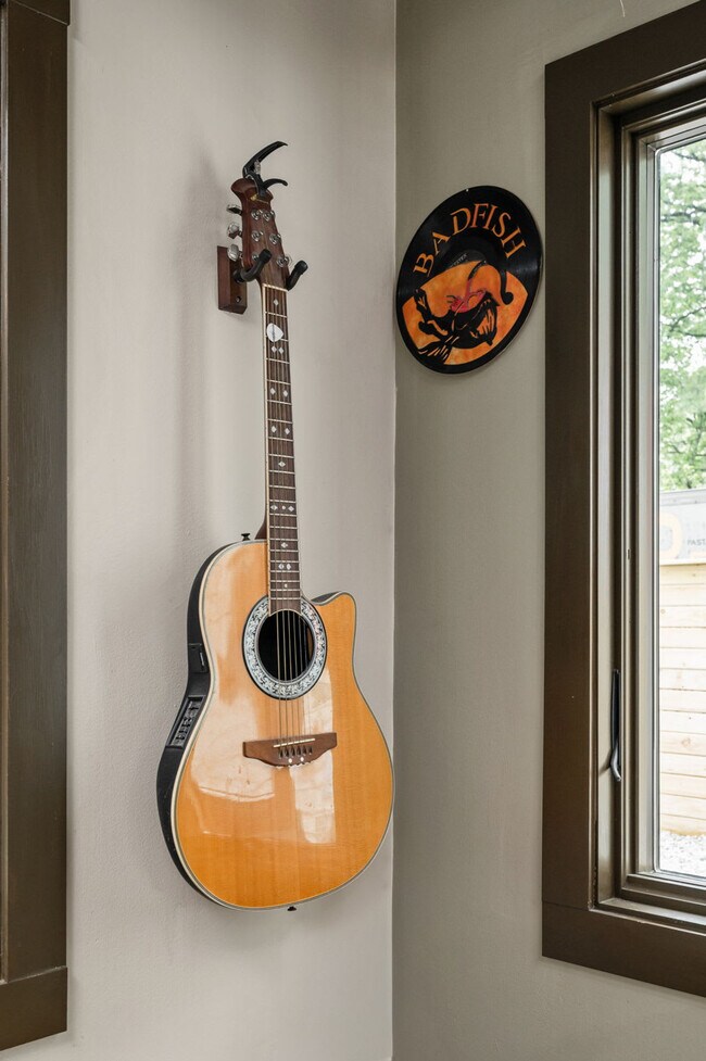 Building Photo - 6220 Wahpihani Dr