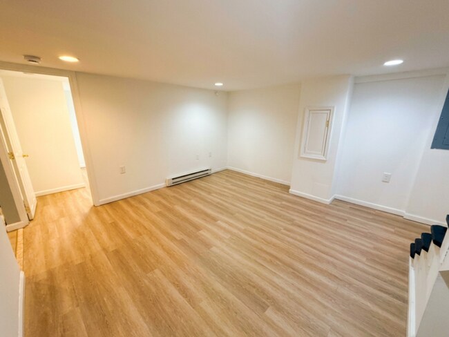 Building Photo - 209 4th Ave
