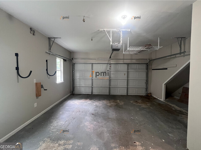Building Photo - 529 N Fairfield Dr