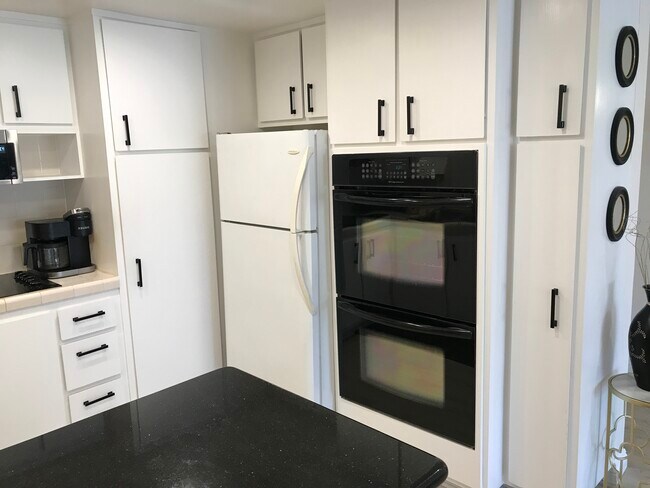 Building Photo - 1299 Cordova St