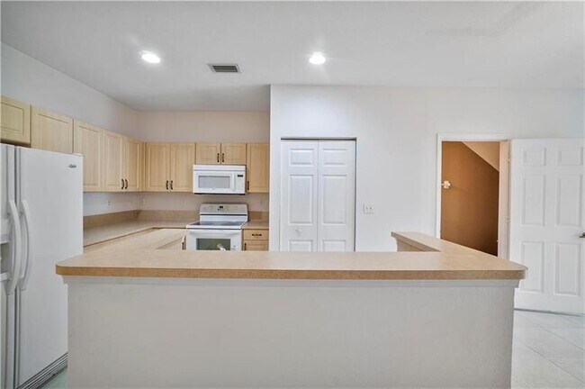 Building Photo - 6373 Landings Way