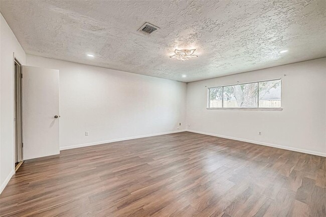 Building Photo - 10806 Silkwood Dr