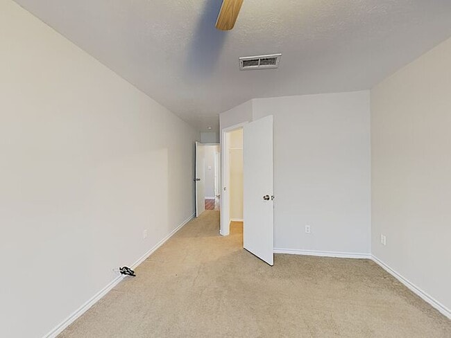 Building Photo - No Application Fees* $500 off 1st months r...