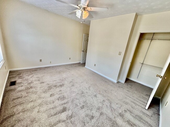 Building Photo - 2 Bedroom Across from Law School!