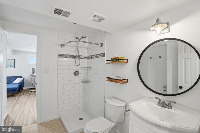 Building Photo - 2207 Victor Ct