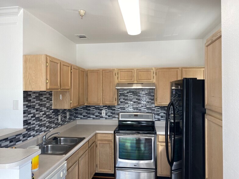 Building Photo - 1530 Spring Gate Dr