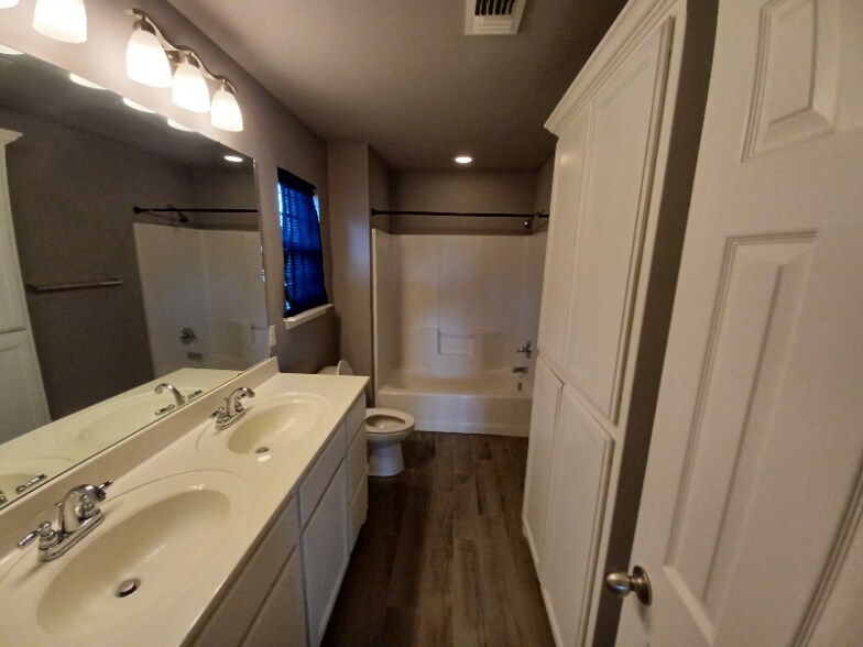 Building Photo - 7208 Gemini Trail