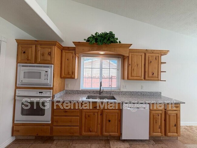Building Photo - 135 N 350 W