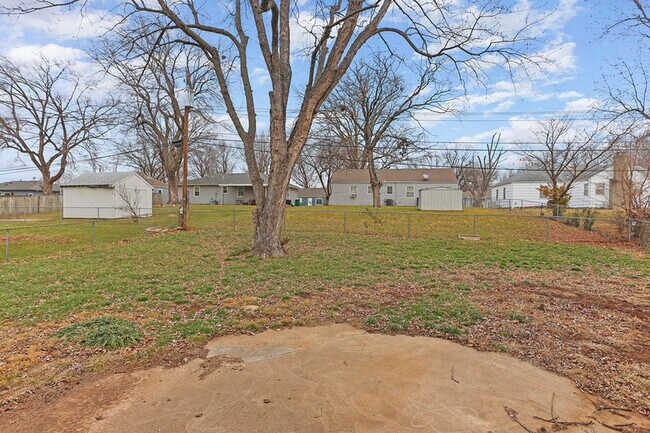 Building Photo - 1306 SW 3rd St