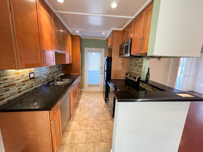 Building Photo - 5330 Zelzah Ave