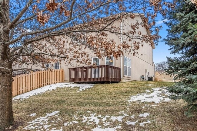 Building Photo - 15557 Floyd St