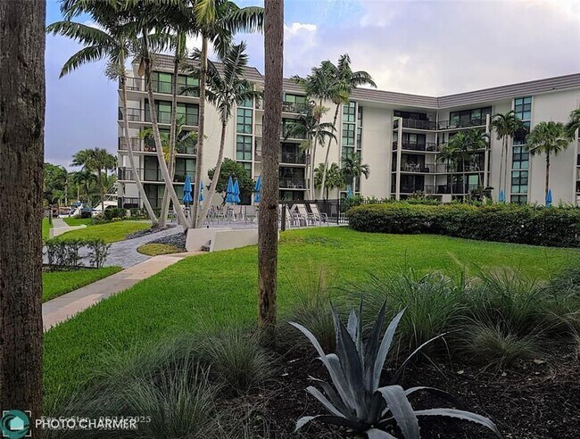 Building Photo - 1350 River Reach Dr
