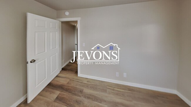 Building Photo - $500 Off First Month! 3BR Home w/ Washer & Dryer on Spacious 1-Acre Orchard Lot