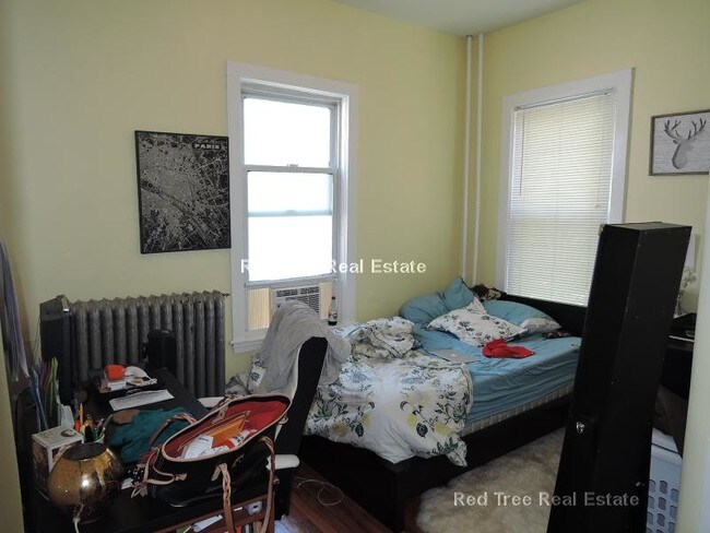 Building Photo - 85 Surrey St