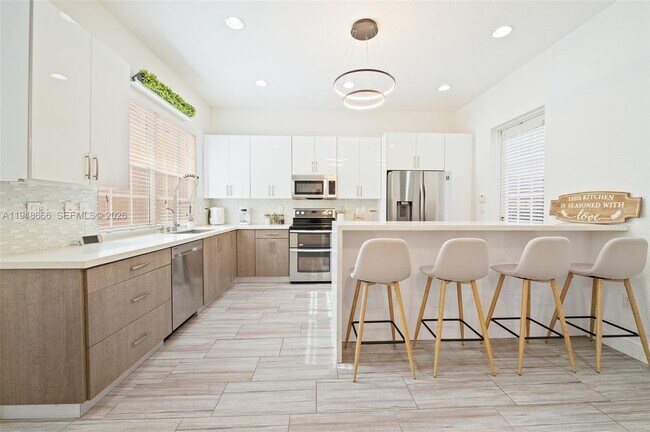 Building Photo - 622 SW 147th Ter