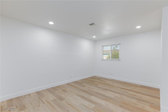 Building Photo - 1513 Bryn Mawr Ave