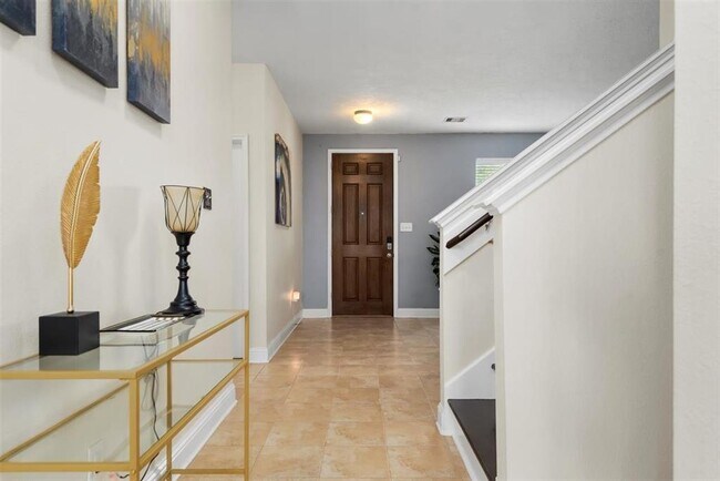 Building Photo - 914 Bandon Ln