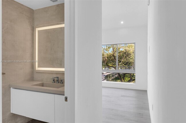 Building Photo - 3604 Day Ave