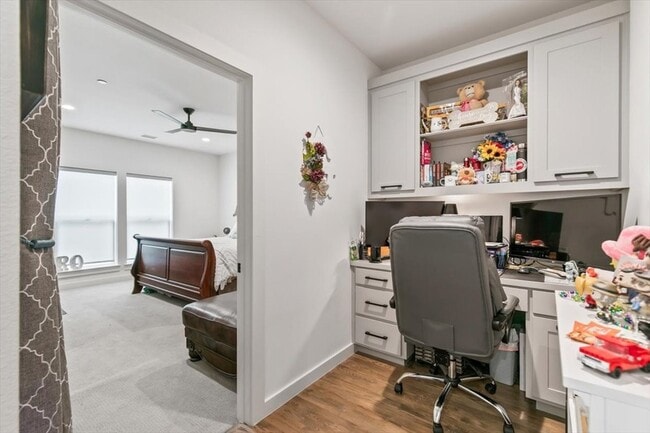 Building Photo - 809 Meadowbend Loop S