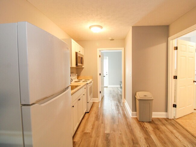 Building Photo - NEW Furnished Apartments close to Athens and TVA Brownsferry