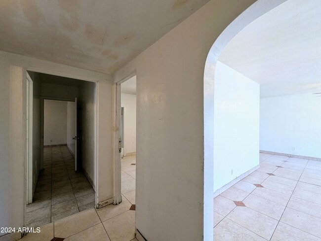 Building Photo - 1314 W Whitton Ave