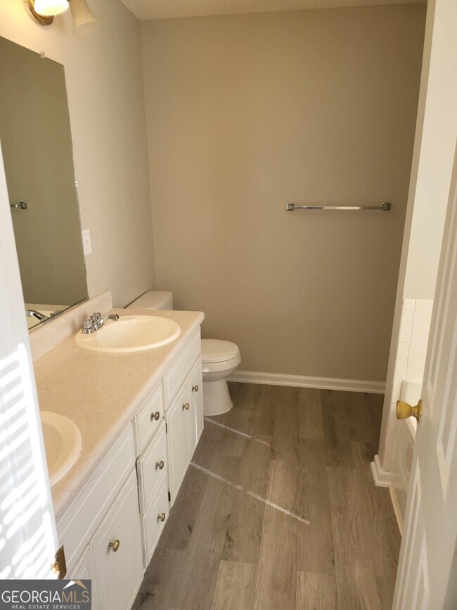 Building Photo - 4365 White Pines Ct