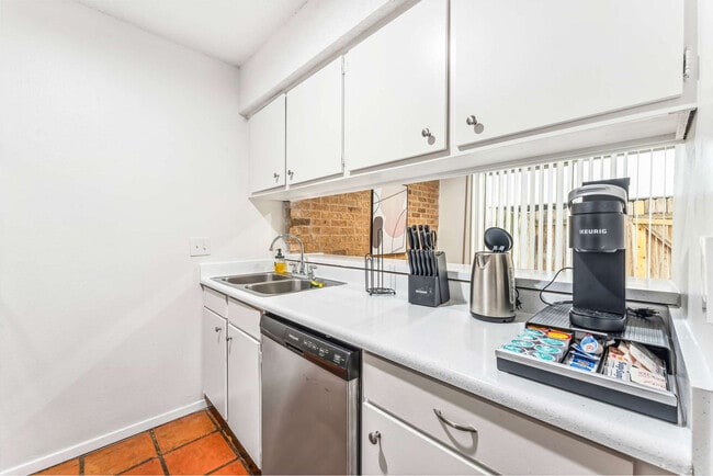 Building Photo - 500 S Congress Ave