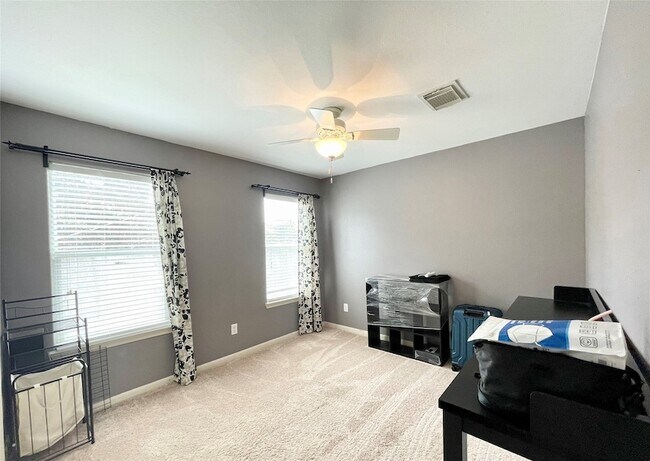 Building Photo - 2225 Naomi St