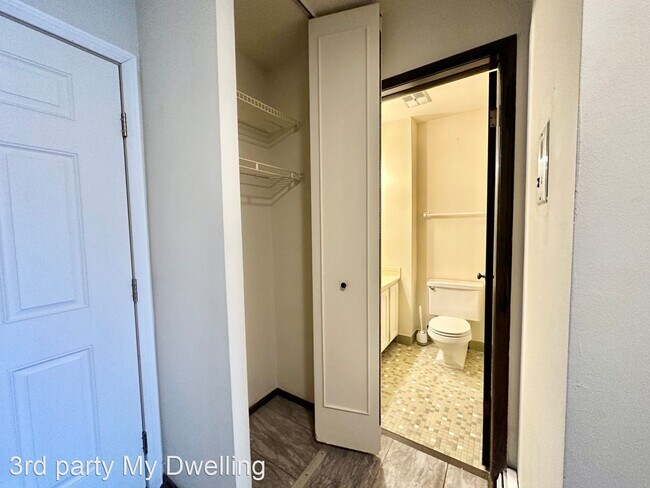 Building Photo - 2 br, 1.5 bath House - 11958 W Mill Rd. #16