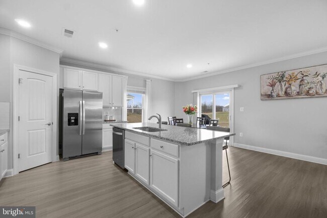 Building Photo - 10005 Maids Fancy Way