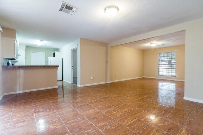 Building Photo - 3823 Heatherbrook Dr