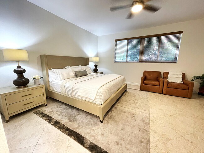 Building Photo - 3567 Commodore Cir