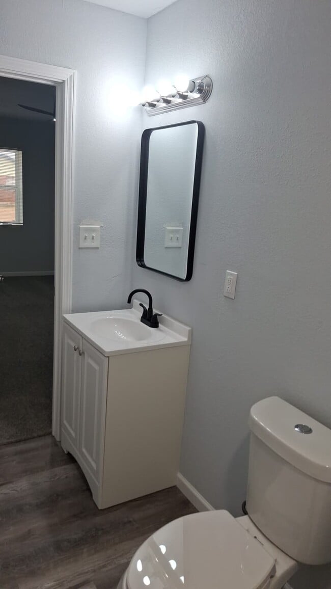 Building Photo - 5830 NW Kinyon Ave